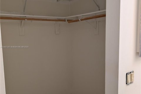 Copropriété à louer à Miami, Floride: 2 chambres, 96.8 m2 № 1933031 - photo 7