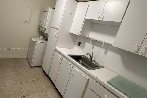 Copropriété à louer à Miami, Floride: 2 chambres, 96.8 m2 № 1933031 - photo 14