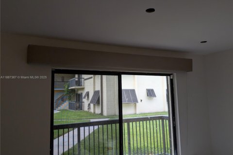 Copropriété à louer à Miami, Floride: 2 chambres, 96.8 m2 № 1933031 - photo 11