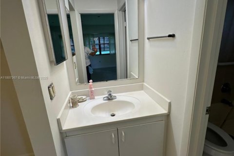 Copropriété à louer à Miami, Floride: 2 chambres, 96.8 m2 № 1933031 - photo 15