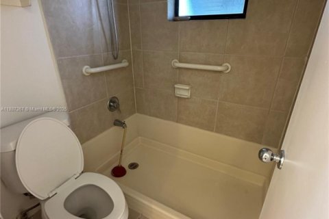 Copropriété à louer à Miami, Floride: 2 chambres, 96.8 m2 № 1933031 - photo 16