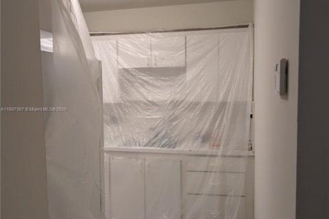 Copropriété à louer à Miami, Floride: 2 chambres, 96.8 m2 № 1933031 - photo 3