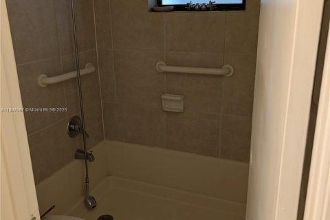 Copropriété à louer à Miami, Floride: 2 chambres, 96.8 m2 № 1933031 - photo 8