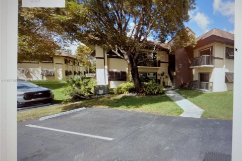 Copropriété à louer à Miami, Floride: 2 chambres, 96.8 m2 № 1933031 - photo 12