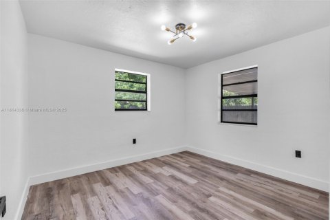 Casa en venta en Miami, Florida, 3 dormitorios, 138.42 m2 № 1768599 - foto 21