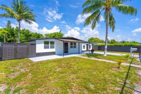 Casa en venta en Miami, Florida, 3 dormitorios, 138.42 m2 № 1768599 - foto 3