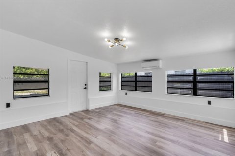 Casa en venta en Miami, Florida, 3 dormitorios, 138.42 m2 № 1768599 - foto 13