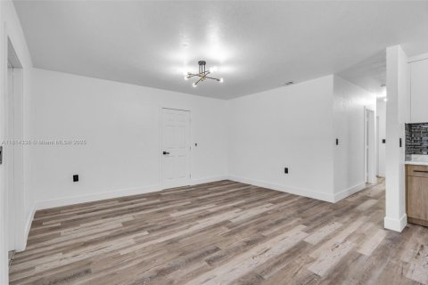 Casa en venta en Miami, Florida, 3 dormitorios, 138.42 m2 № 1768599 - foto 15
