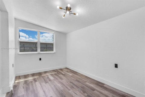 Casa en venta en Miami, Florida, 3 dormitorios, 138.42 m2 № 1768599 - foto 23