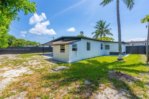 Casa en venta en Miami, Florida, 3 dormitorios, 138.42 m2 № 1768599 - foto 9