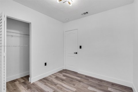 Casa en venta en Miami, Florida, 3 dormitorios, 138.42 m2 № 1768599 - foto 24
