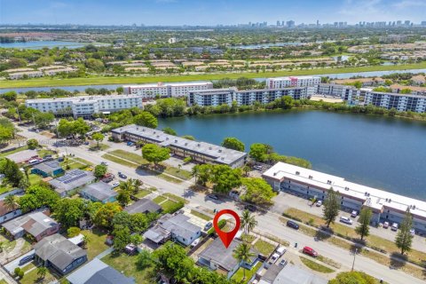 Casa en venta en Miami, Florida, 3 dormitorios, 138.42 m2 № 1768599 - foto 7