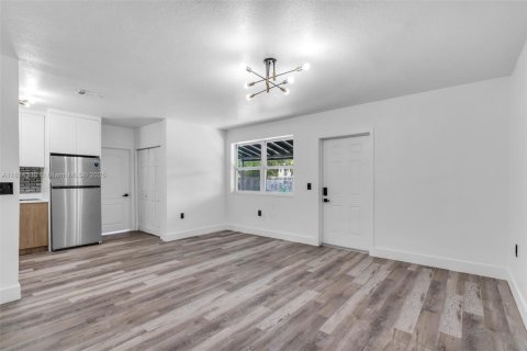 Casa en venta en Miami, Florida, 3 dormitorios, 138.42 m2 № 1768599 - foto 16