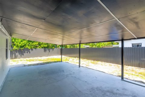 Casa en venta en Miami, Florida, 3 dormitorios, 138.42 m2 № 1768599 - foto 28