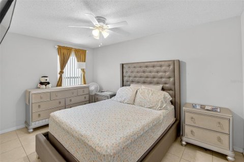 House in Gibsonton, Florida 4 bedrooms, 172.33 sq.m. № 1829995 - photo 19