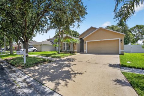 House in Gibsonton, Florida 4 bedrooms, 172.33 sq.m. № 1829995 - photo 5