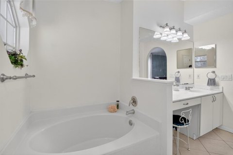House in Gibsonton, Florida 4 bedrooms, 172.33 sq.m. № 1829995 - photo 28
