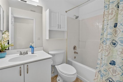House in Gibsonton, Florida 4 bedrooms, 172.33 sq.m. № 1829995 - photo 21