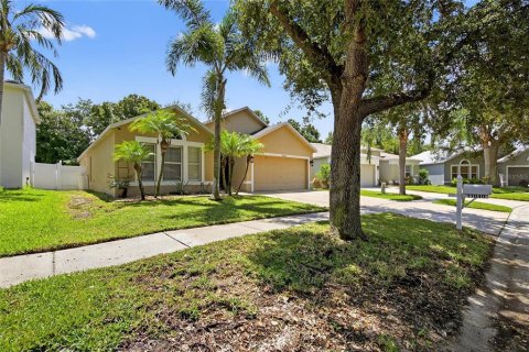 House in Gibsonton, Florida 4 bedrooms, 172.33 sq.m. № 1829995 - photo 8