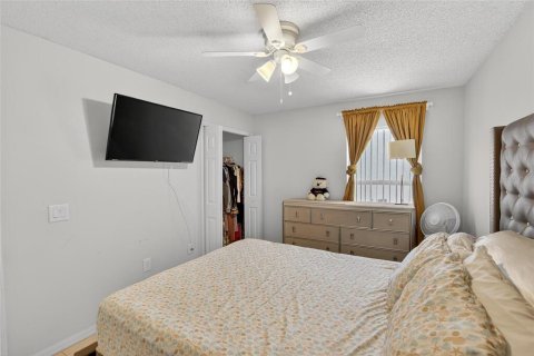 House in Gibsonton, Florida 4 bedrooms, 172.33 sq.m. № 1829995 - photo 16