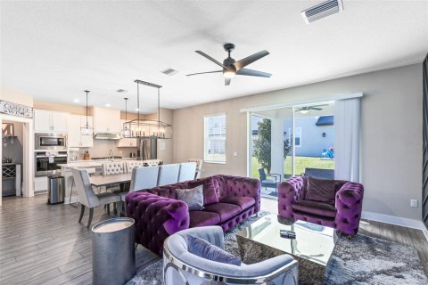 House in Four Corners, Florida 4 bedrooms, 168.8 sq.m. № 2108988 - photo 8