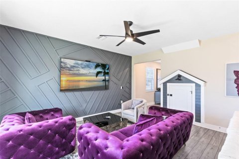 House in Four Corners, Florida 4 bedrooms, 168.8 sq.m. № 2108988 - photo 10