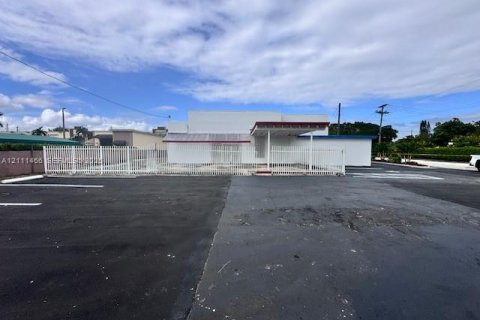 Commercial property in Miami Gardens, Florida № 2430137