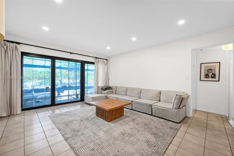 Condo in Hollywood, Florida, 2 bedrooms № 2059676 - photo 28