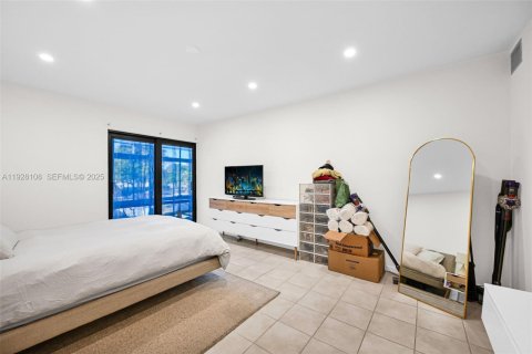 Condo in Hollywood, Florida, 2 bedrooms № 2059676 - photo 11