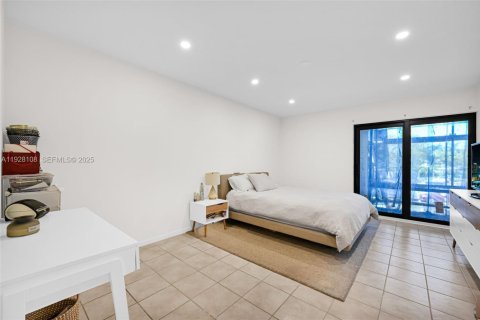 Condo in Hollywood, Florida, 2 bedrooms № 2059676 - photo 9