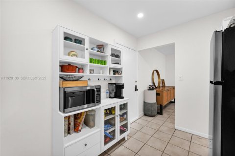 Condo in Hollywood, Florida, 2 bedrooms № 2059676 - photo 6