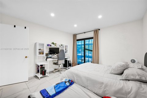 Condo in Hollywood, Florida, 2 bedrooms № 2059676 - photo 20