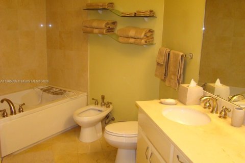 Condo in Miami Beach, Florida, 2 bedrooms № 2399689 - photo 20