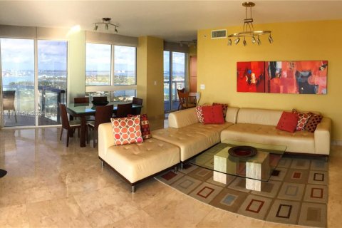 Condo in Miami Beach, Florida, 2 bedrooms № 2399689 - photo 14