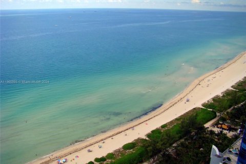 Condo in Miami Beach, Florida, 2 bedrooms № 2399689 - photo 13