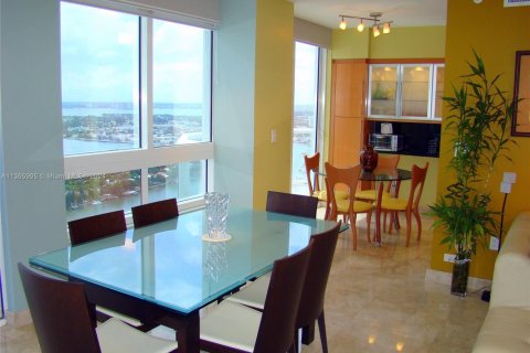 Condo in Miami Beach, Florida, 2 bedrooms № 2399689 - photo 15