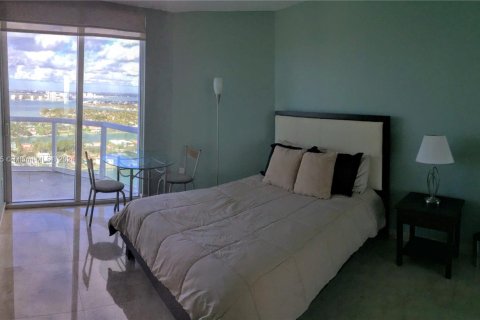 Condo in Miami Beach, Florida, 2 bedrooms № 2399689 - photo 2