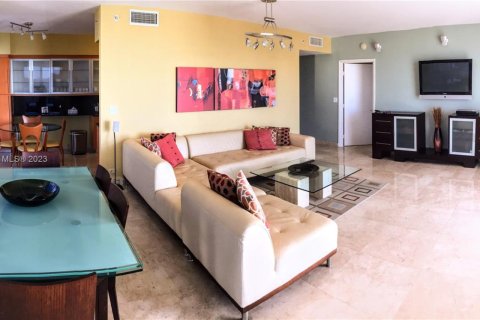 Condo in Miami Beach, Florida, 2 bedrooms № 2399689 - photo 12