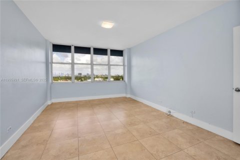 Condo in Miami Beach, Florida, 2 bedrooms № 1993976 - photo 5