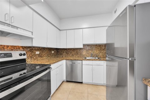 Condo in Miami Beach, Florida, 2 bedrooms № 1993976 - photo 7