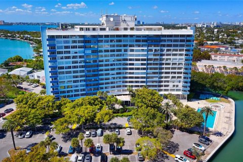 Condo in Miami Beach, Florida, 2 bedrooms № 1993976 - photo 29