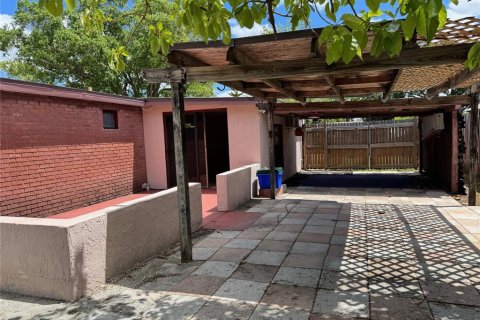 House in Tampa, Florida 3 bedrooms, 105.82 sq.m. № 1734806 - photo 14