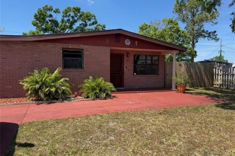 House in Tampa, Florida 3 bedrooms, 105.82 sq.m. № 1734806 - photo 1