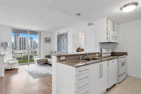 Condo in Miami, Florida, 2 bedrooms  № 1931638 - photo 16