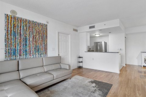 Condo in Miami, Florida, 2 bedrooms  № 1931638 - photo 12