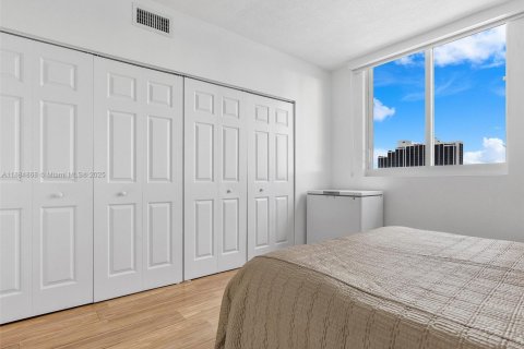 Condo in Miami, Florida, 2 bedrooms  № 1931638 - photo 20