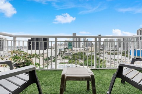 Condo in Miami, Florida, 2 bedrooms  № 1931638 - photo 21