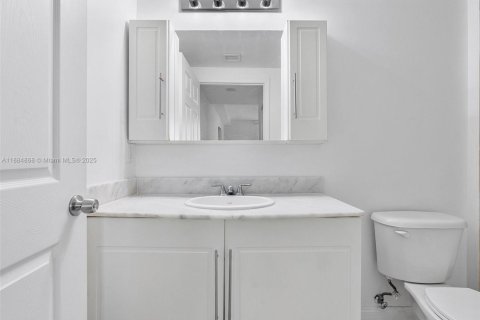 Condo in Miami, Florida, 2 bedrooms  № 1931638 - photo 18