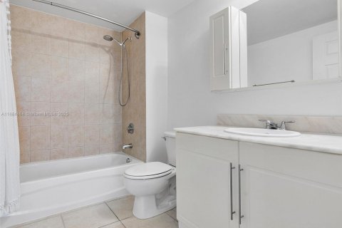 Condo in Miami, Florida, 2 bedrooms  № 1931638 - photo 19
