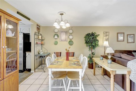 Townhouse in Largo, Florida 2 bedrooms, 97.36 sq.m. № 1648887 - photo 17